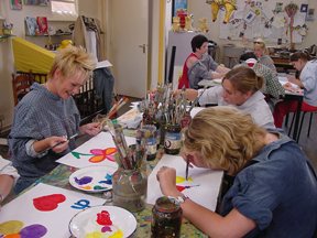 individueel schilderen vrijgezellenfeest schilderworkshop tijdens vrijgezellen feest