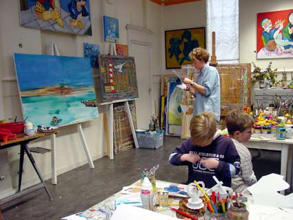 Uitknippen van de geschilderde vormen